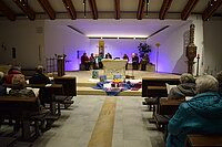 Bick durch den Mittelgang zum Altar in der Binifatiuskirche