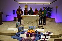 Schmuck vor dem Altar