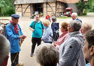 Foto mit Museuns-Guide und Gruppenmitglieder