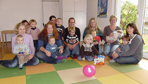 Gruppe der Krabbelzwerge im Spielzimmer